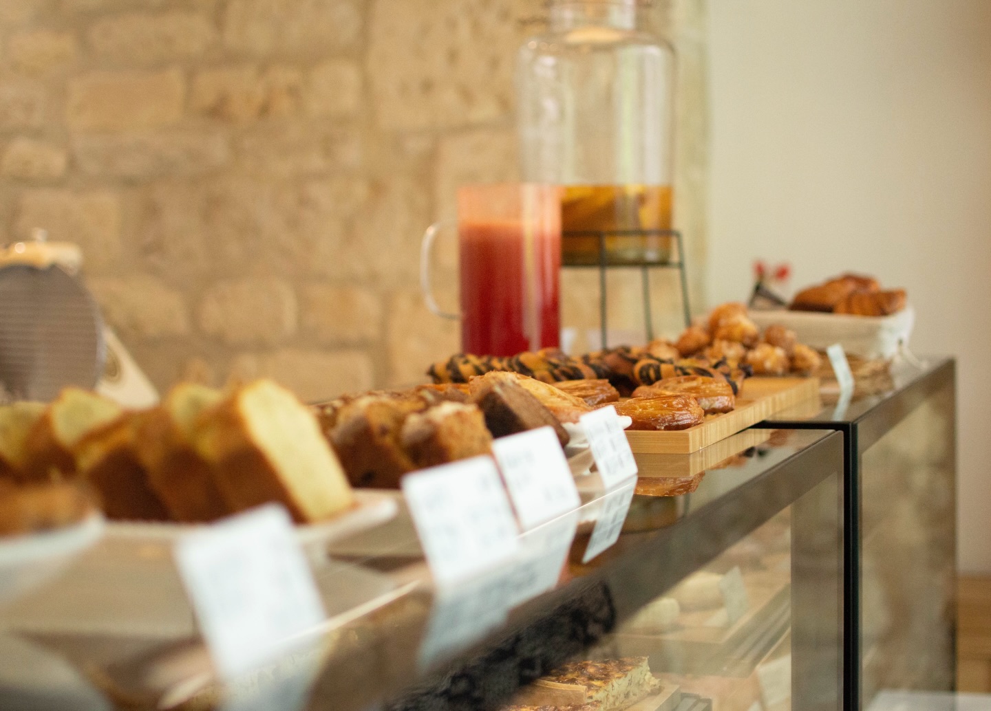 Intérieur de la boutique — rue des Rosiers